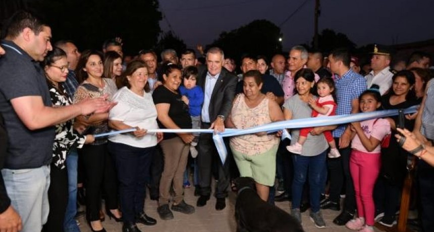 Inauguran obras de pavimento articulado y alumbrado público en Lastenia