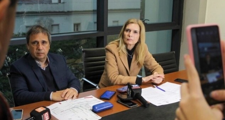 Elías de Pérez y Seleme proponen cobrar la atención de salud a extranjeros no residentes