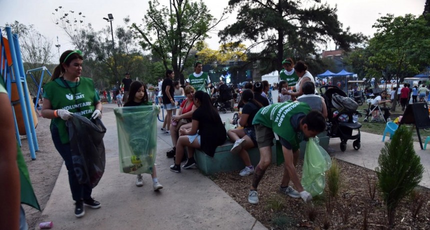 Vecinos y el Municipio cuidó la limpieza de dos Parques en los festejos por el Día del Estudiante