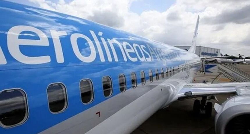 El Gobierno NAcional se reúne con empresas privadas para que se hagan cargo de Aerolíneas Argentinas