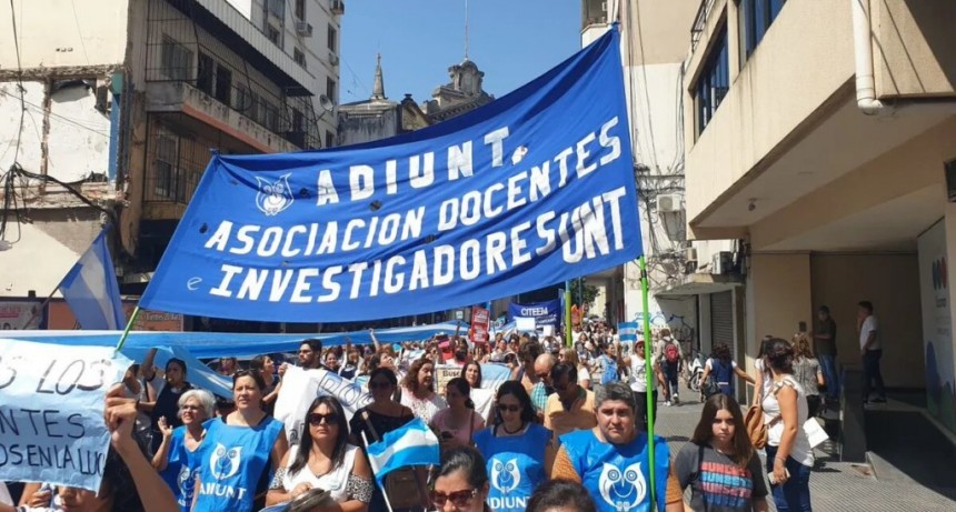 Docentes e investigadores universitarios de Tucumán paran por 48 horas