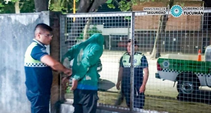 Un delincuente fue sorprendido en el interior de una escuela