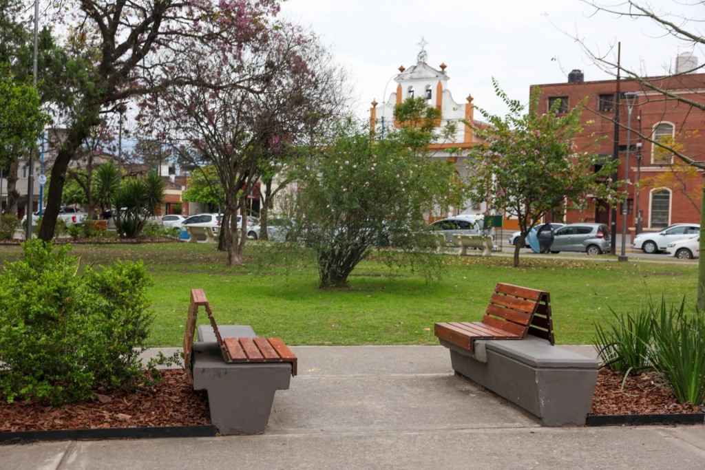 Villa Luján estrenó su plaza: un renovado pulmón verde para el encuentro vecinal