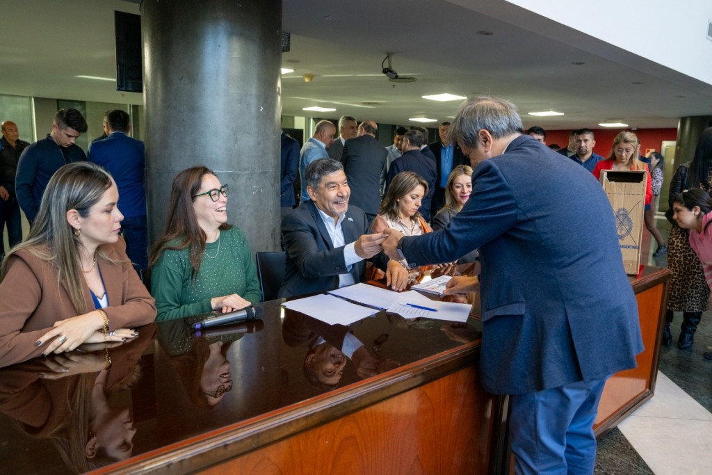 “Es un evento inédito”: la Legislatura tucumana practicó con la boleta única de papel