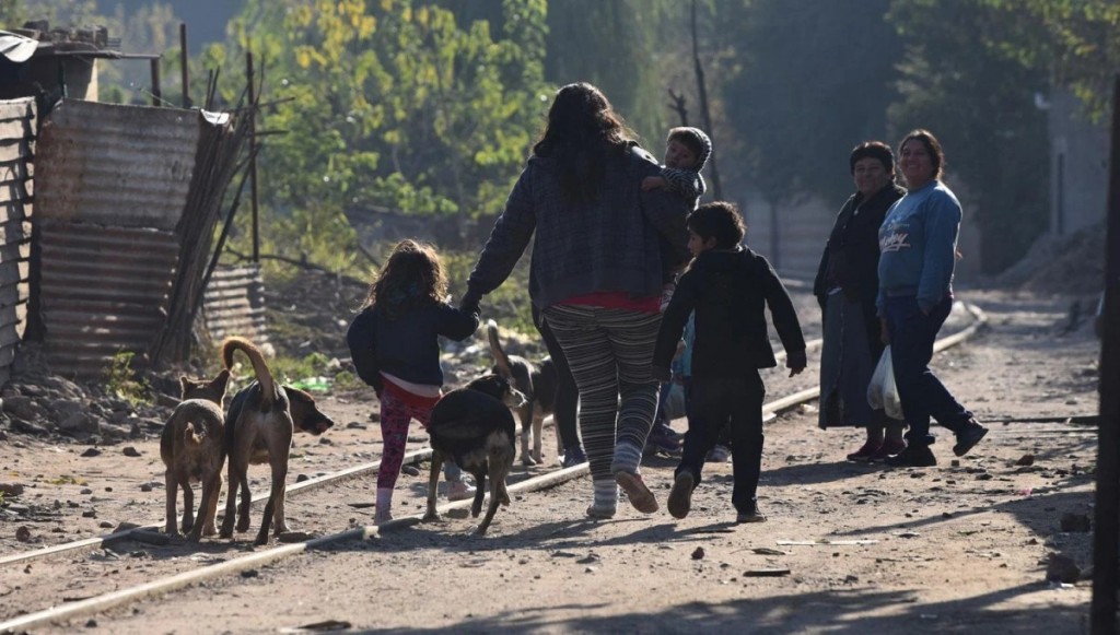 Una familia tipo necesitó más de $1,16 millones para no caer en la pobreza en agosto