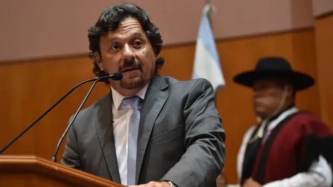 Sáenz propone suspender planes sociales a extranjeros no residentes para financiar beneficios locales