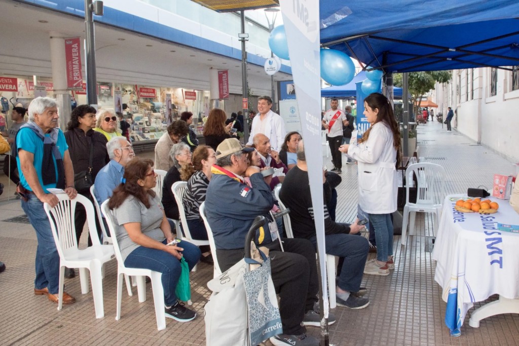 Consejos y controles gratuitos: la Municipalidad de Tucumán sale al encuentro de los vecinos para prevenir diabetes