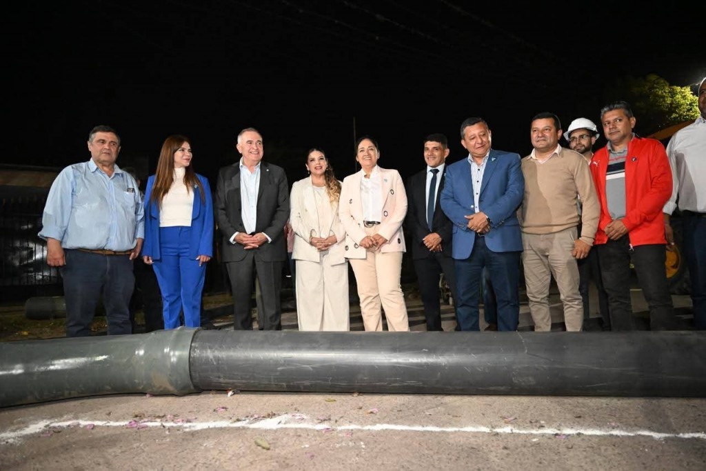 Lules: inauguran luminarias, pavimento y anuncia mejoras en el sistema de agua