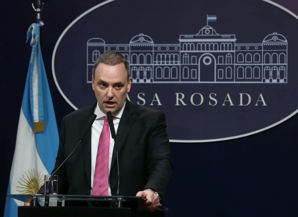 Adorni desmiente audios de coimas y ratifica la plena confianza de Milei en su gabinete
