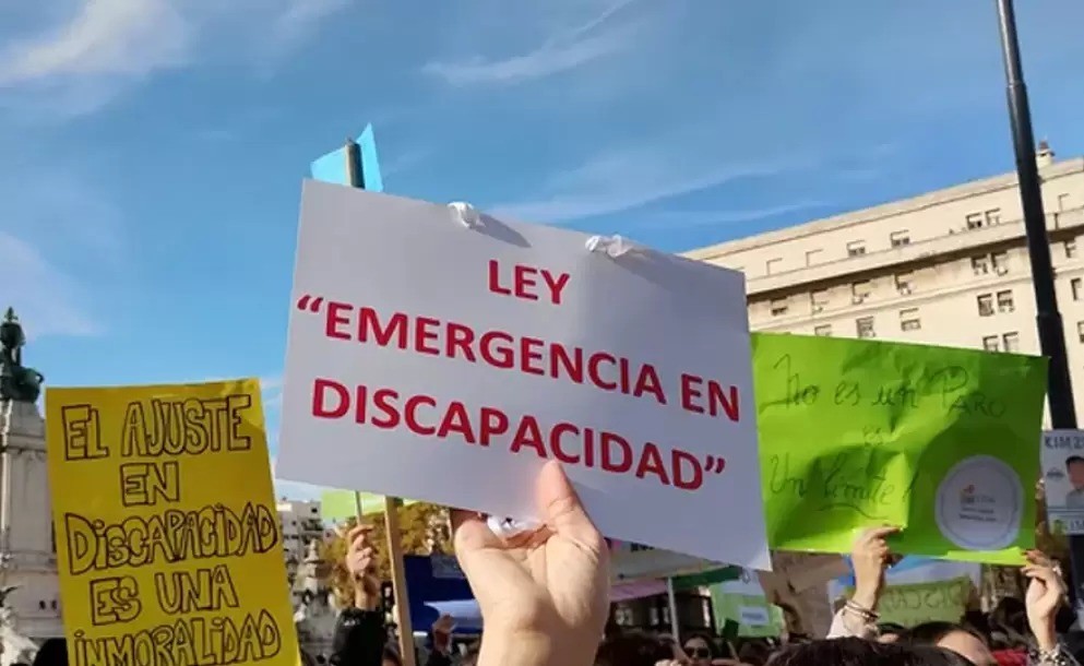 El Gobierno promulga pero congela la Ley de Emergencia en Discapacidad por falta de financiamiento