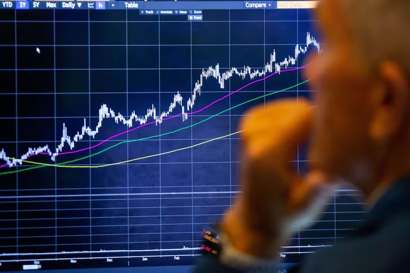Los bonos argentinos en dólares lideran fuertes subas y el riesgo país se desploma