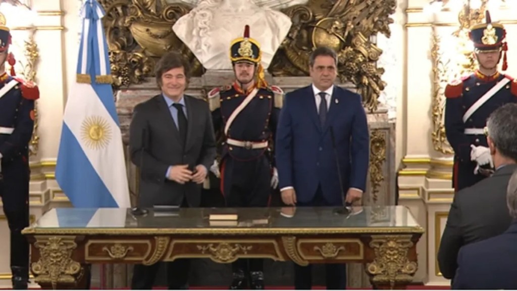 Milei se desinfla en Sudamérica y Catalán cae al fondo del gabinete