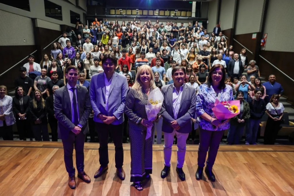 Estudiantes de Medicina practicarán en los CAC desde primer año gracias a un convenio municipal