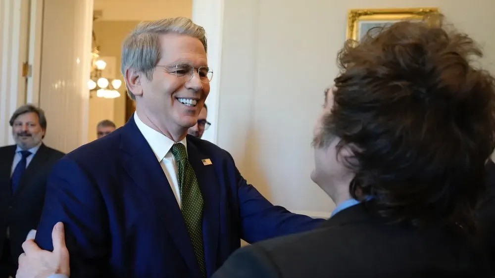 Estados Unidos negocia un swap de USD 20.000 millones con Argentina y anuncia compra de bonos