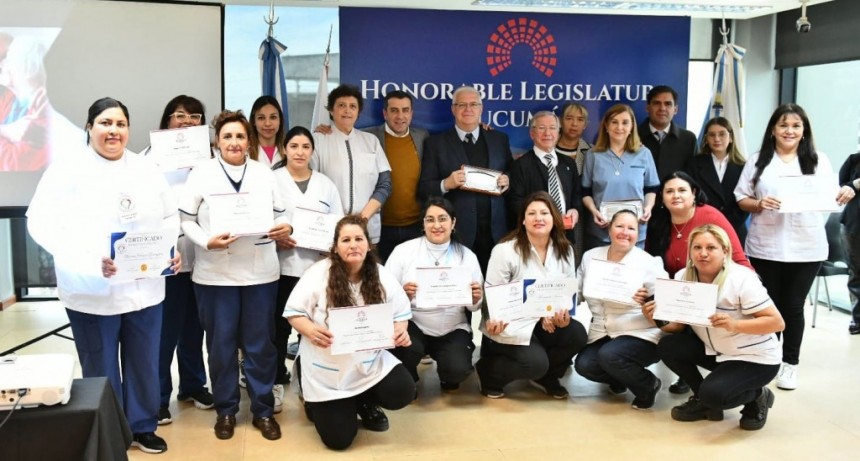 La Legislatura certificó a nuevas cuidadoras de adultos mayores en un programa con salida laboral