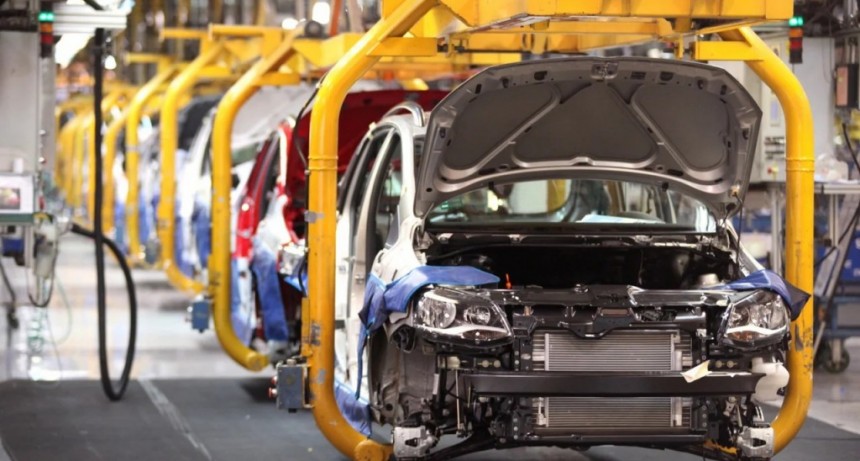 Mercado automotor en alerta por impacto electoral y dólar volátil