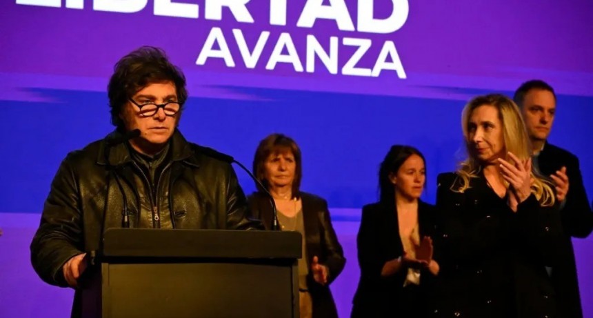 Tras la derrota en Buenos Aires, Milei forma una mesa política y convoca a gobernadores