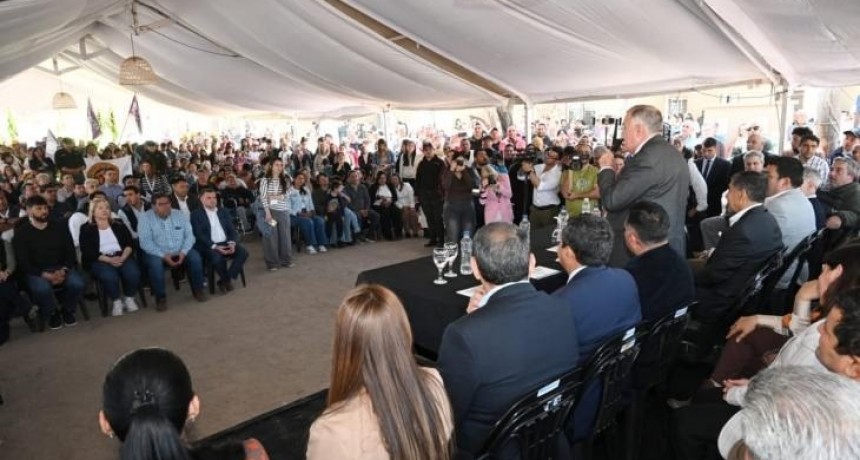 Jaldo entregó 24 viviendas en Río Seco y anuncia más inversión habitacional