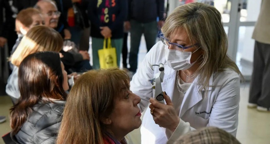 Detección precoz de glaucoma: el foco de la nueva campaña municipal de salud para adultos mayores