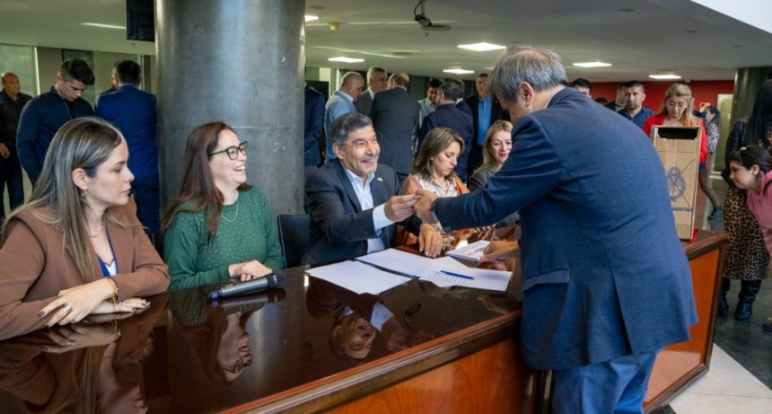 “Es un evento inédito”: la Legislatura tucumana practicó con la boleta única de papel