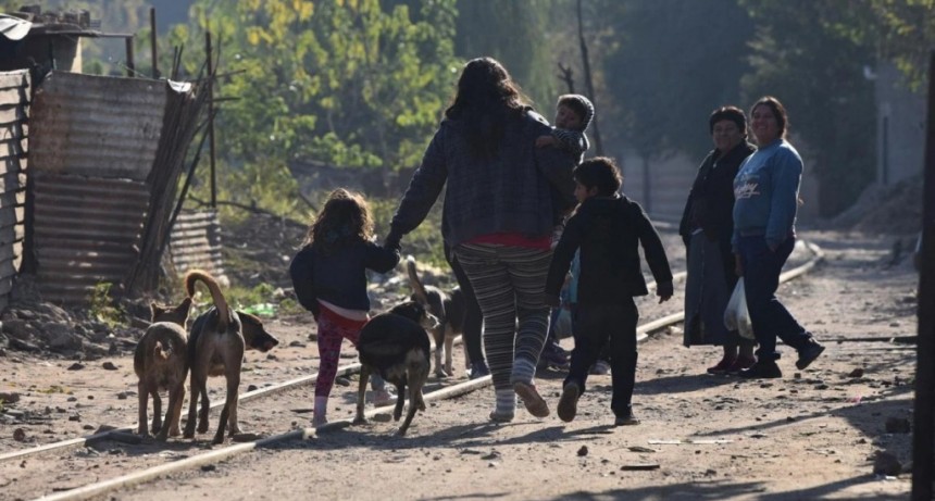 Una familia tipo necesitó más de $1,16 millones para no caer en la pobreza en agosto