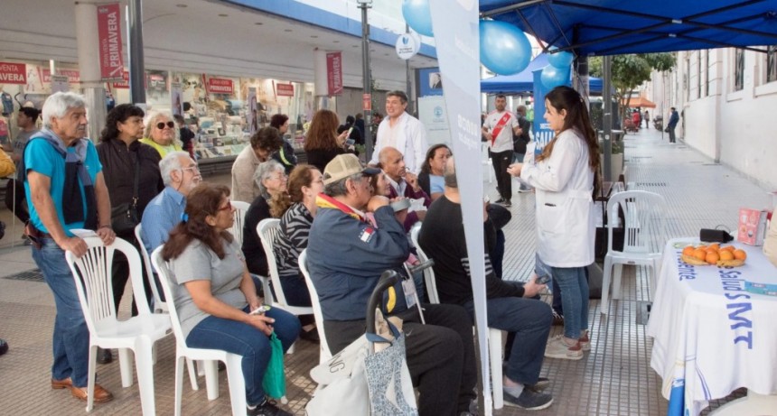 Consejos y controles gratuitos: la Municipalidad de Tucumán sale al encuentro de los vecinos para prevenir diabetes