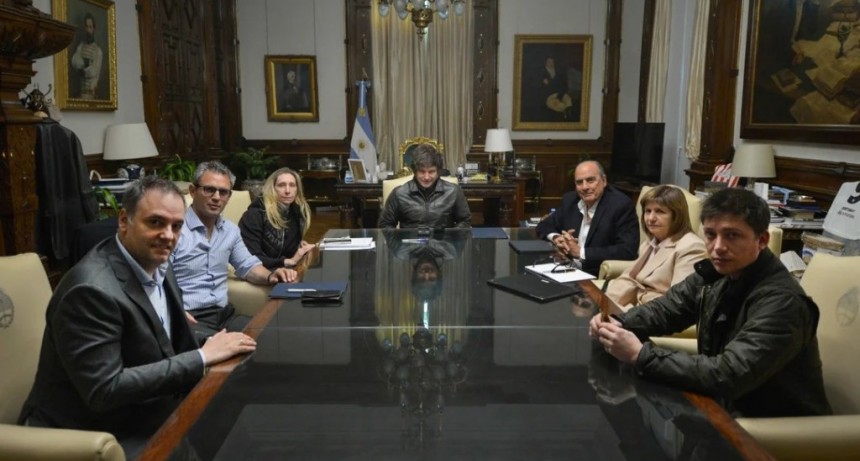 Milei define la estrategia electoral en una reunión clave con su círculo íntimo de colaboradores