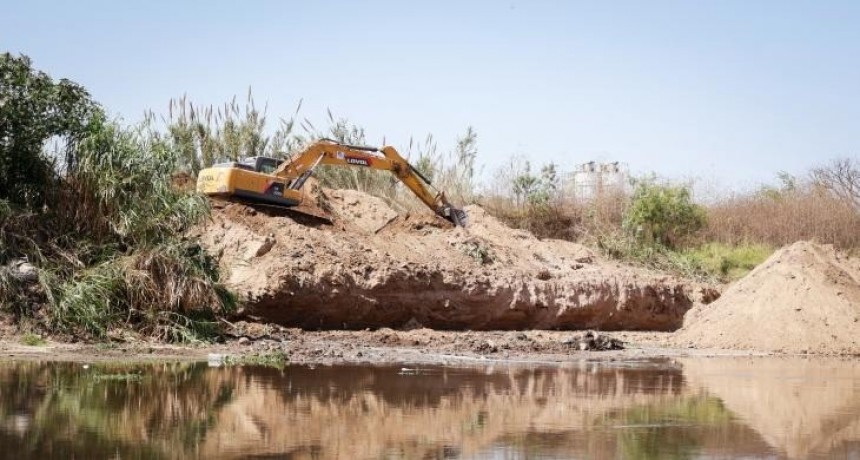 El Gobierno provincial avanza con una obra clave de saneamiento en el Canal Sur
