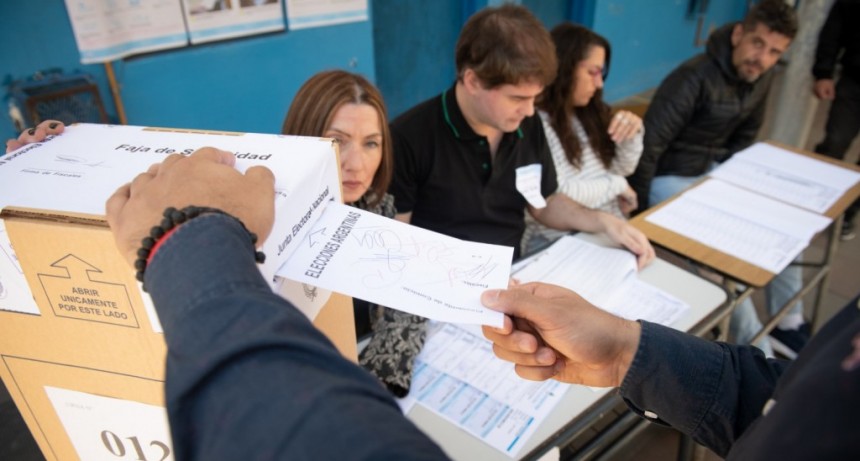 Designan autoridades de mesa para las elecciones: cuáles son los viáticos y las severas sanciones por no asistir