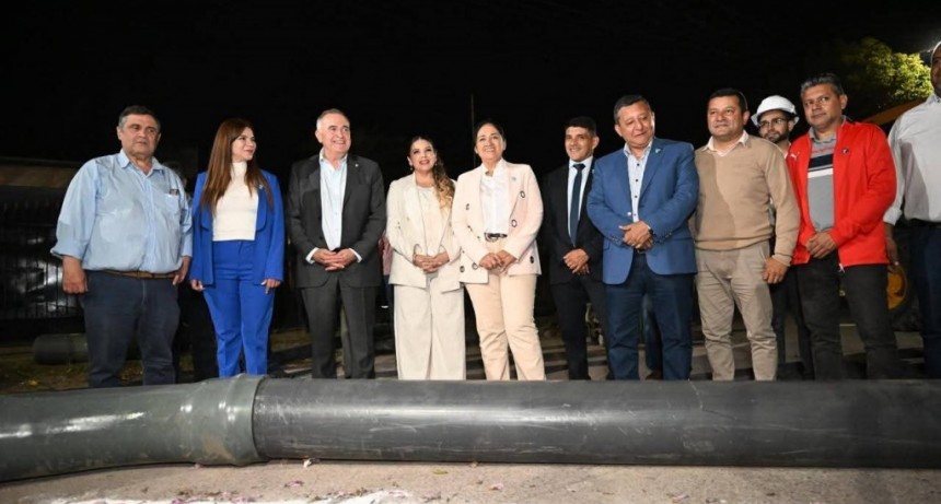 Lules: inauguran luminarias, pavimento y anuncia mejoras en el sistema de agua