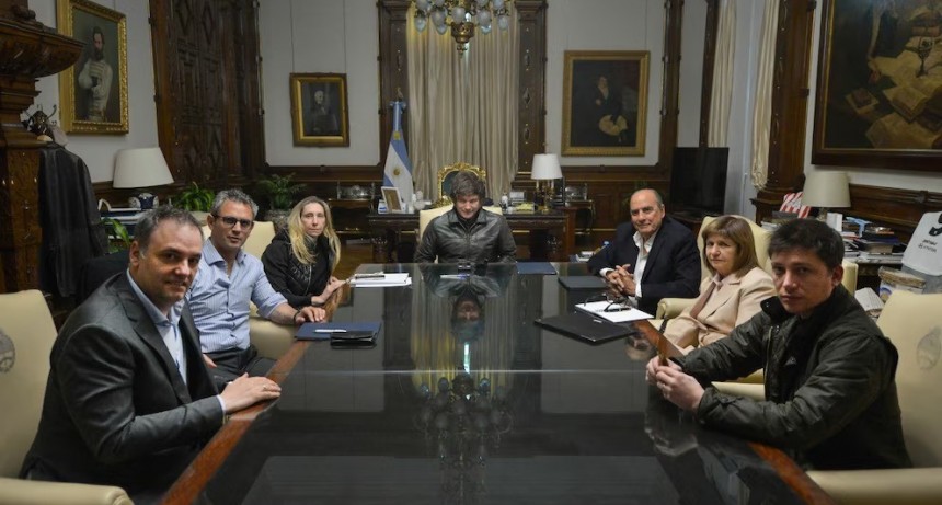 Tras la derrota legislativa, el Gobierno intenta contener la crisis y apunta contra la oposición