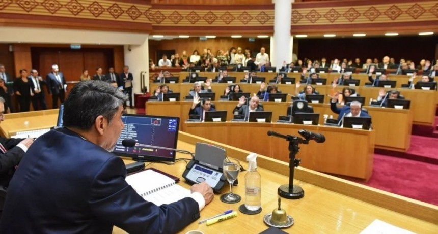 La Legislatura tucumana tratará hoy una agenda de doce puntos, incluidos DNUs clave