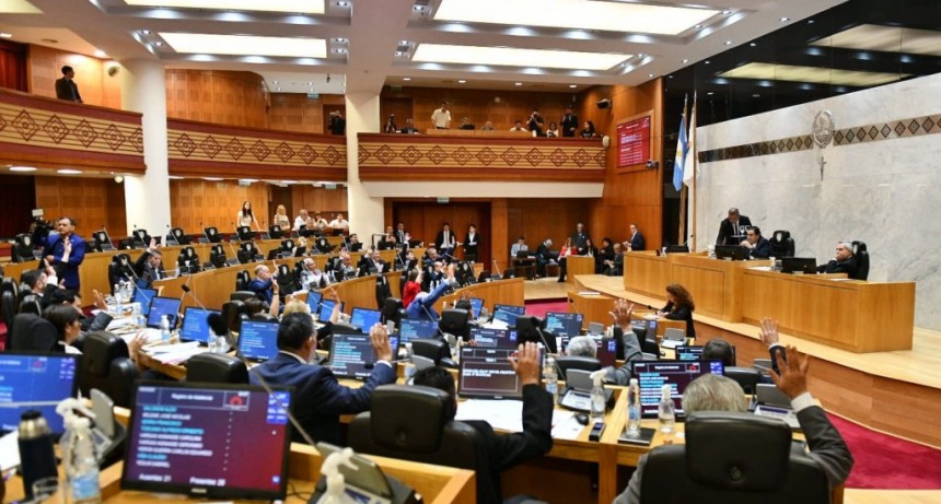 La Legislatura tucumana aprobó un paquete de leyes que reorganiza el Estado y promueve energías limpias