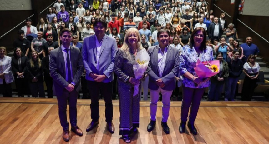Estudiantes de Medicina practicarán en los CAC desde primer año gracias a un convenio municipal