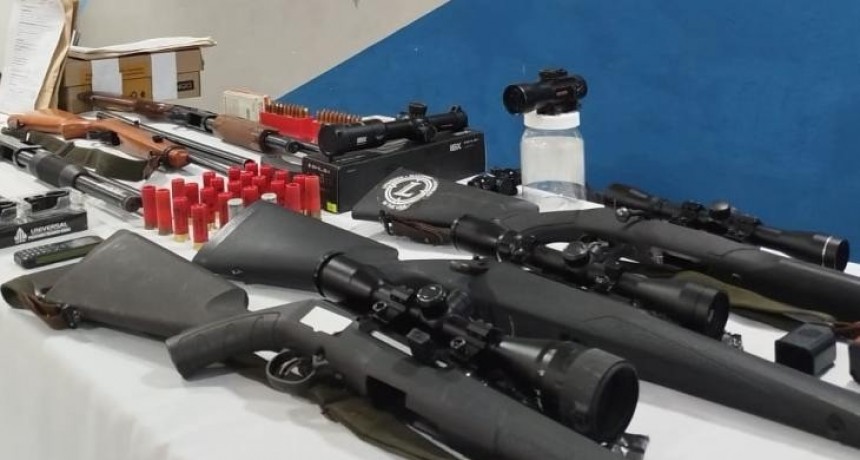 Tras un tiroteo viral en Tafí Viejo, allanamientos policiales dejan un detenido y el secuestro de un arsenal y droga