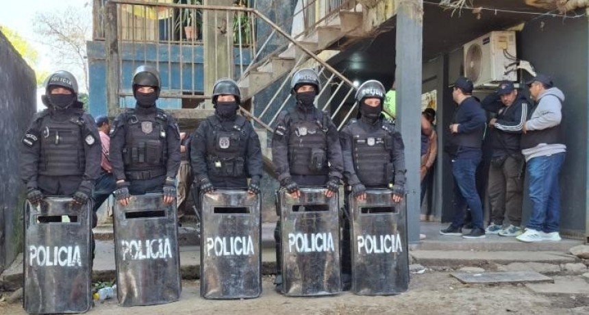 Allanan domicilios de familiares de 