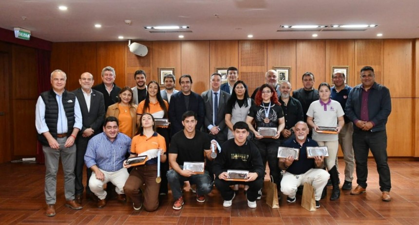 La Legislatura distingue a los héroes deportivos de Tucumán tras su hazaña en los JADAR 2025