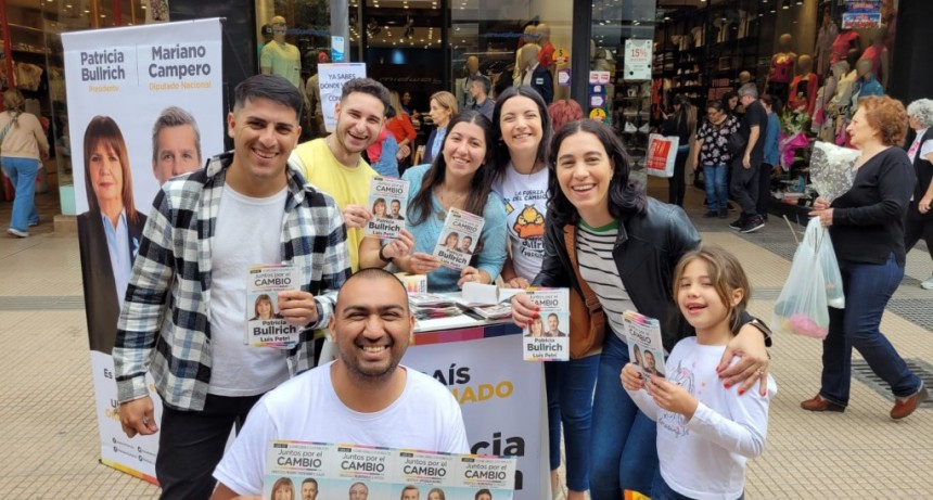 Dirigentes de JXC salieron a las calles a pedir el voto para Patricia Burrich