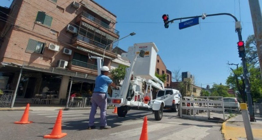 La Municipalidad avanza con el plan de mantenimiento de los semáforos en distintos puntos de la Capital