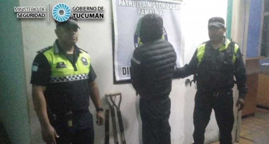 Lo atraparon cuando estaba robando en una escuela