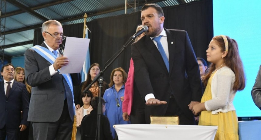 Jaldo tomó juramento del nuevo intendente de Monteros, Francisco Serra