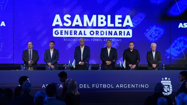 Asamblea de AFA: se aprobó la reelección de Tapia y los descensos de la Liga Profesional