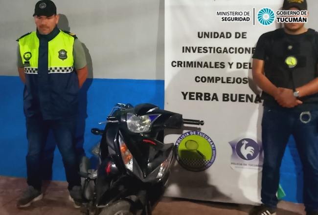 En una rápida respuesta policial recuperan una moto robada