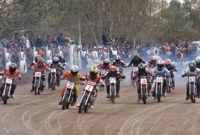 El sur tucumano invita a una apasionante carrera de motos speedway