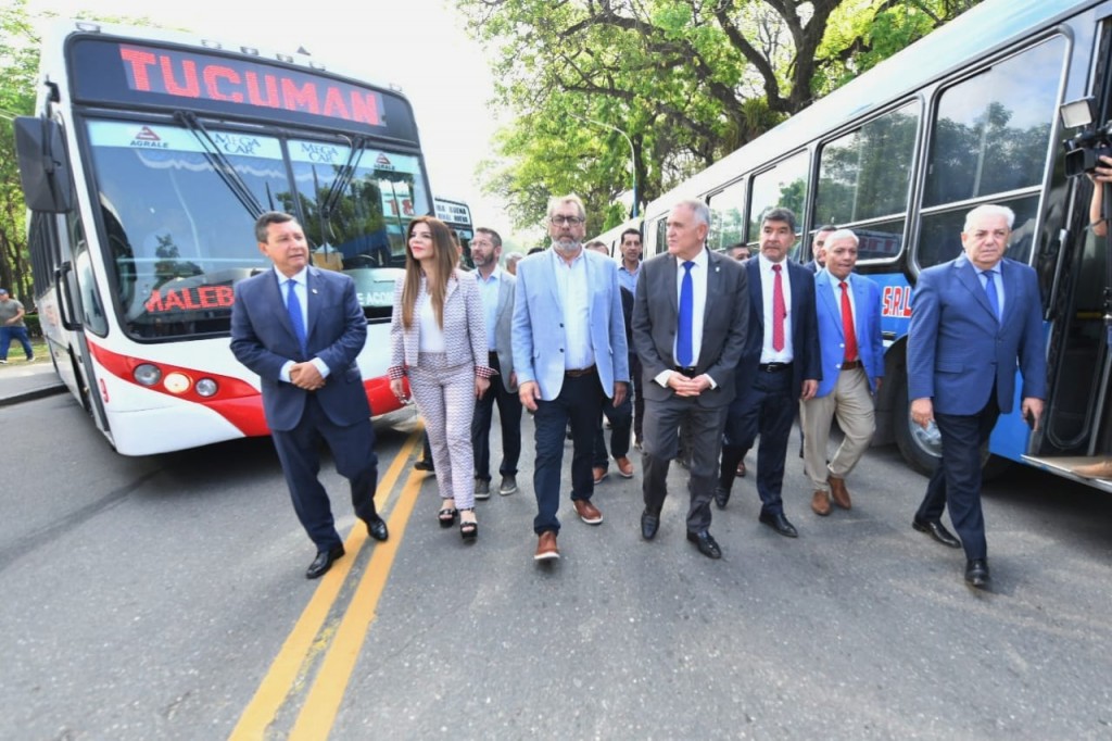 Jaldo anunció la compra de 100 colectivos nuevos para mejorar el transporte público