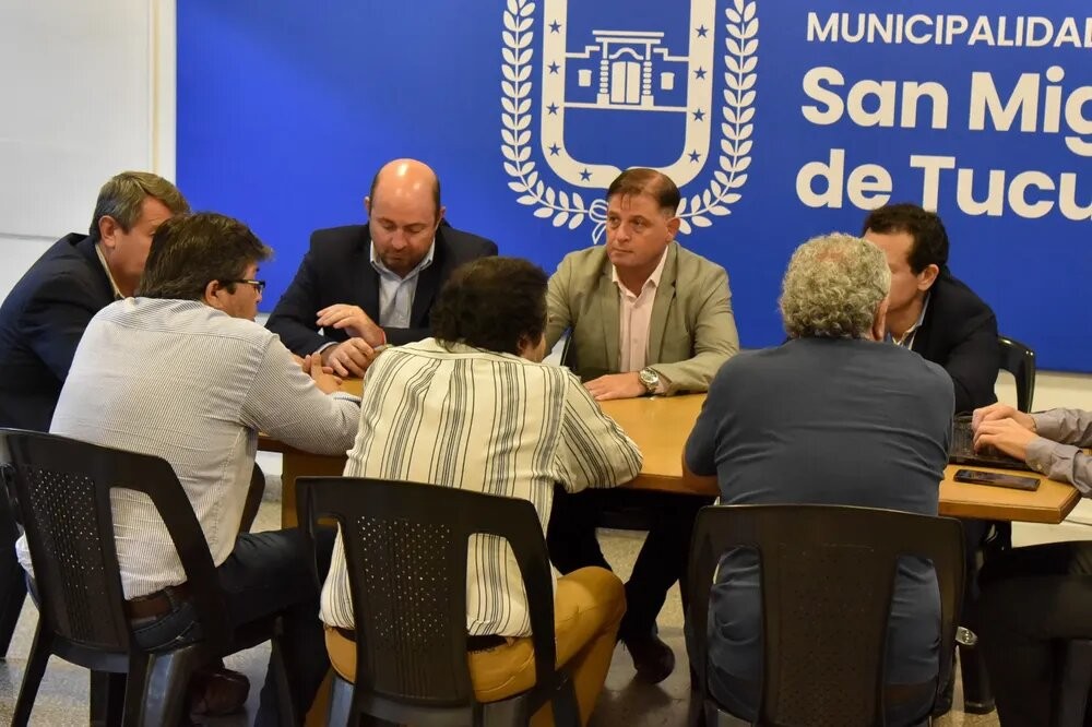 Los taxistas de capital podrán elegir libremente la aplicación móvil para prestar el servicio