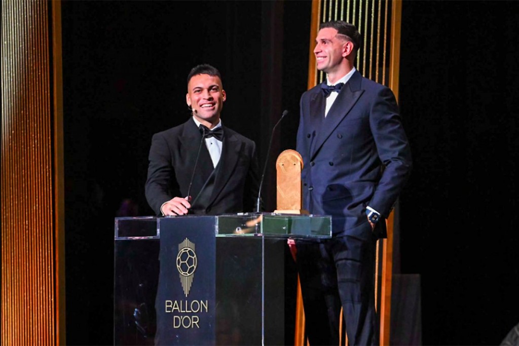 Messi felicitó a Lautaro y a “Dibu” Martínez tras la entrega del Balón de Oro