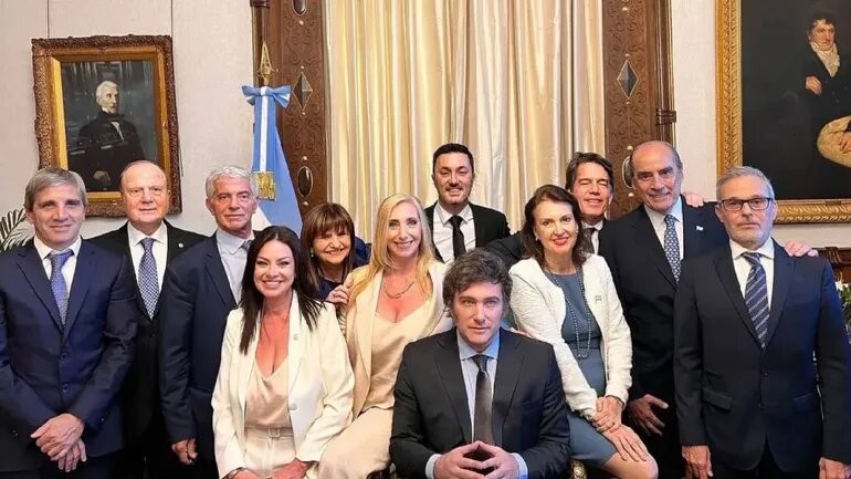 Quiénes son los 30 funcionarios que renunciaron al gobierno de Javier Milei