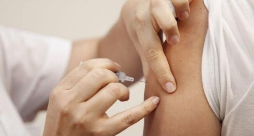 El Gobierno inicia la vacunación contra el dengue a periodistas