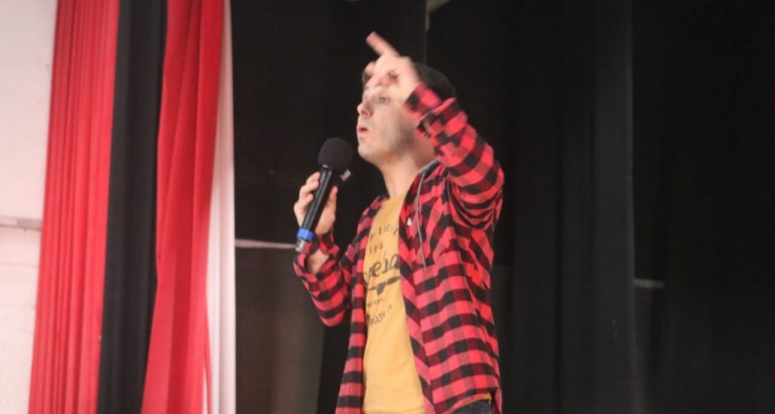 Charla sobre salud mental en Bella Vista: Matías Kornetz brindó herramientas claves